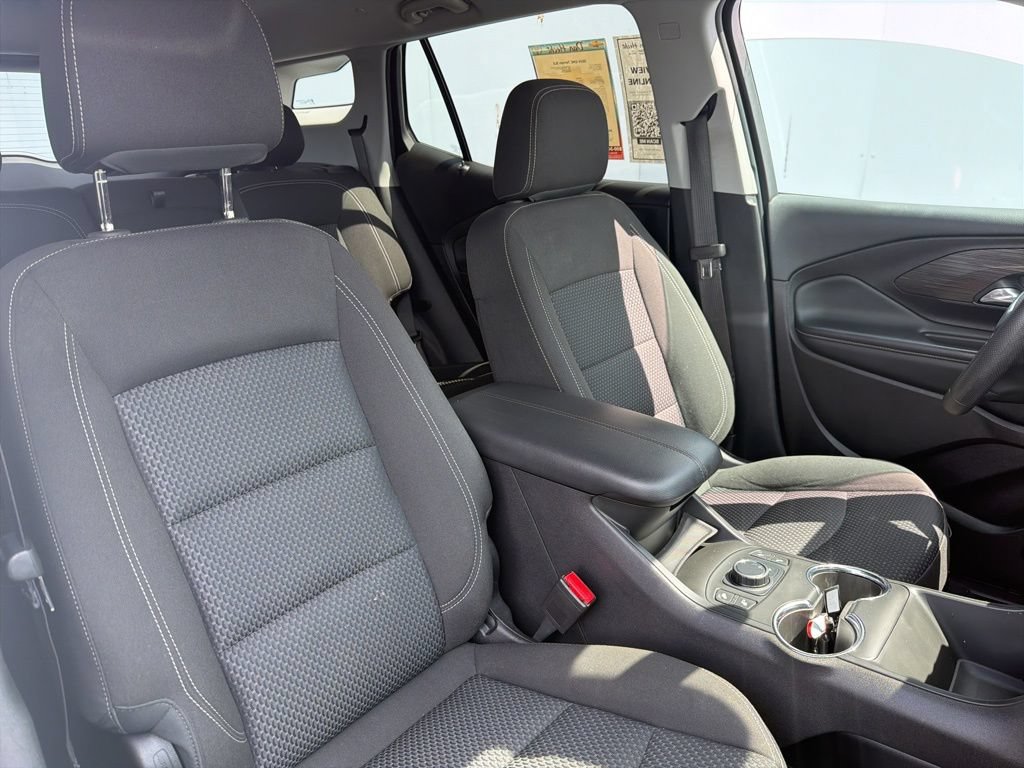 Used 2024 GMC Terrain SLE w/ Driver Convenience Package FWD image 5