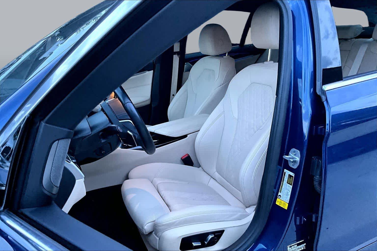 Used 2023 BMW 530i w/ Premium Package RWD image 8