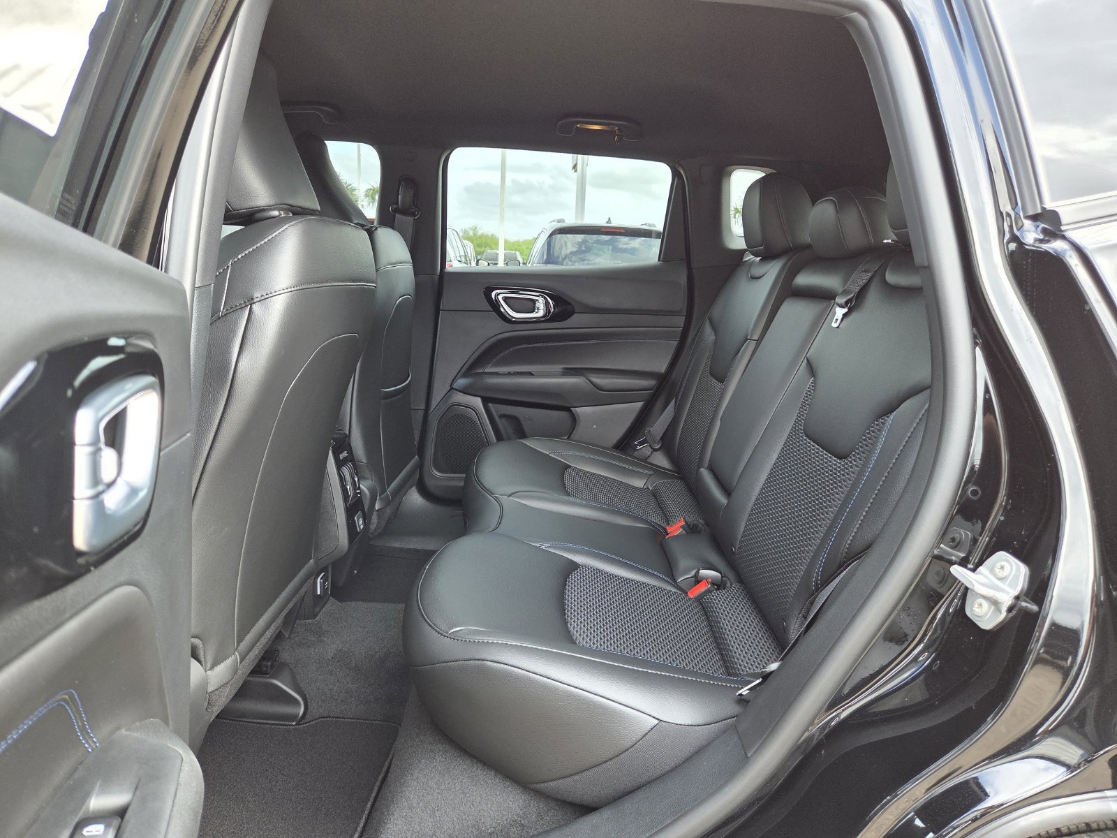 New 2026 Jeep Compass Latitude AWD/4WD image 15