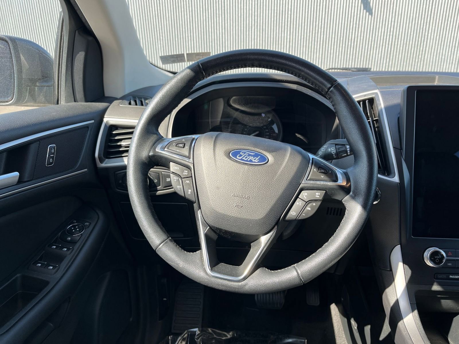 Used 2024 Ford Edge SEL image 28
