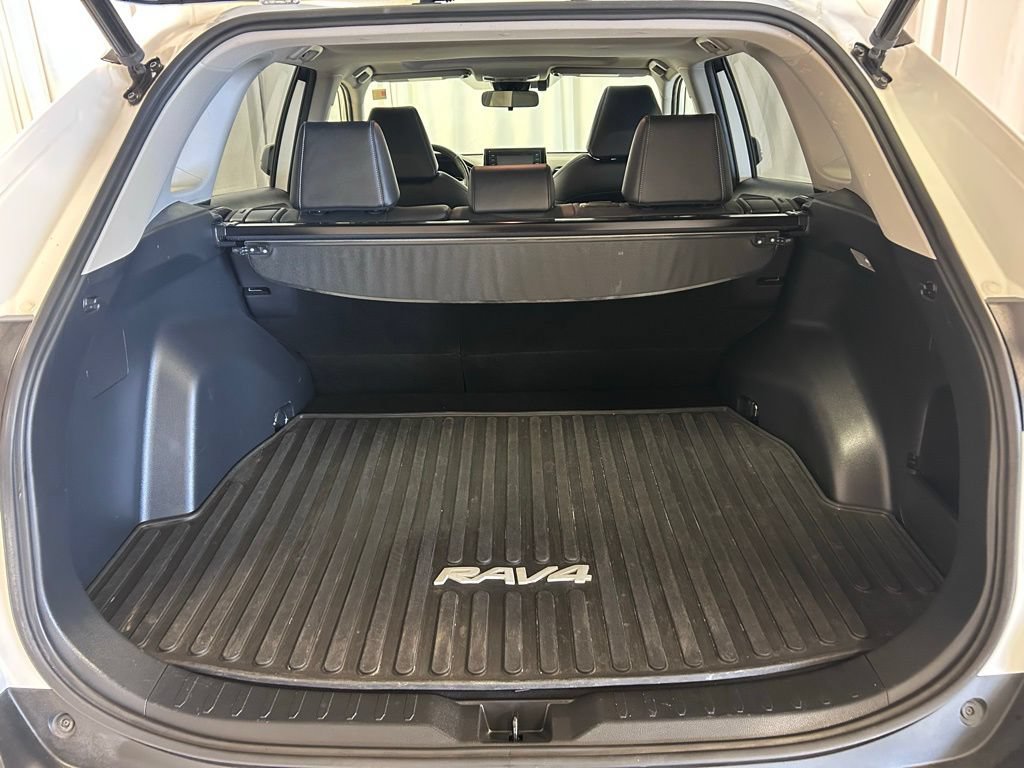 Used 2020 Toyota RAV4 XLE Premium AWD/4WD image 29