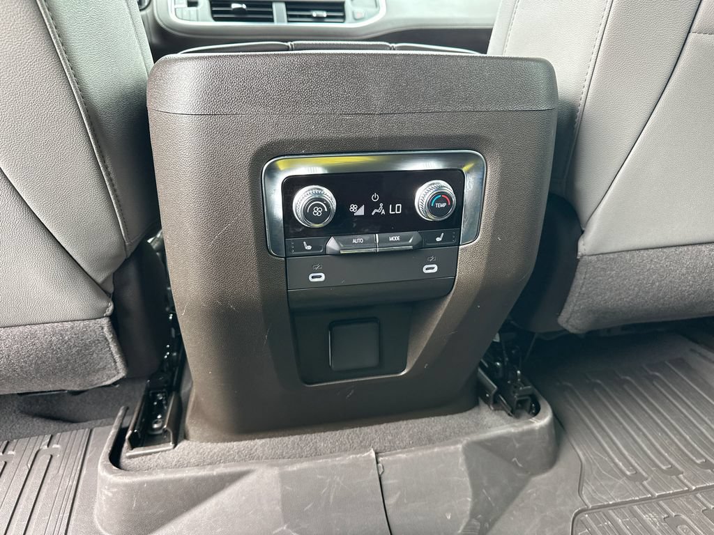 Used 2024 GMC Yukon SLT w/ SLT Luxury Package RWD image 23