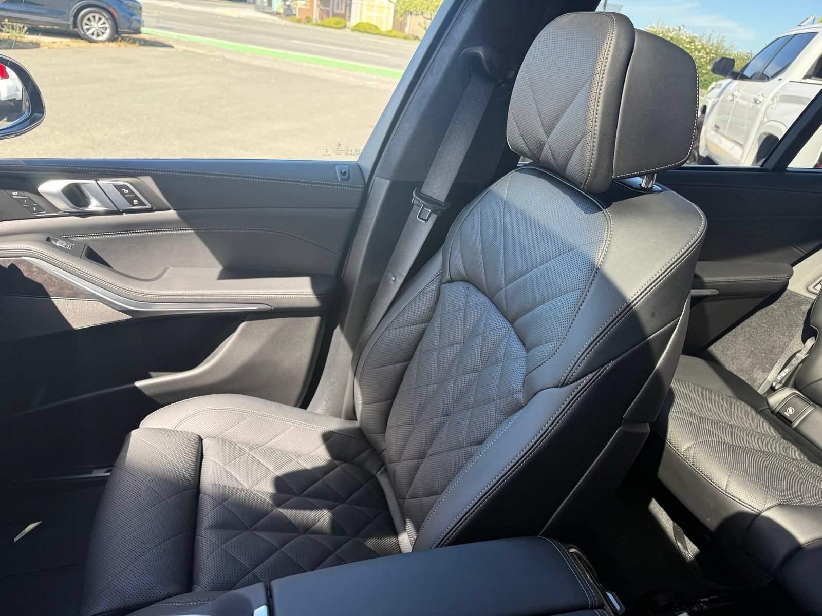 Used 2025 BMW X7 xDrive40i w/ M Sport Package AWD/4WD image 23