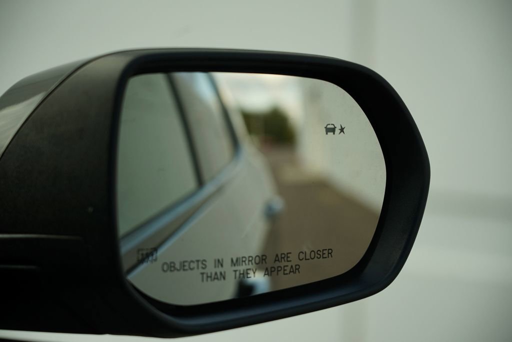 Used 2025 Chevrolet Traverse LT image 38