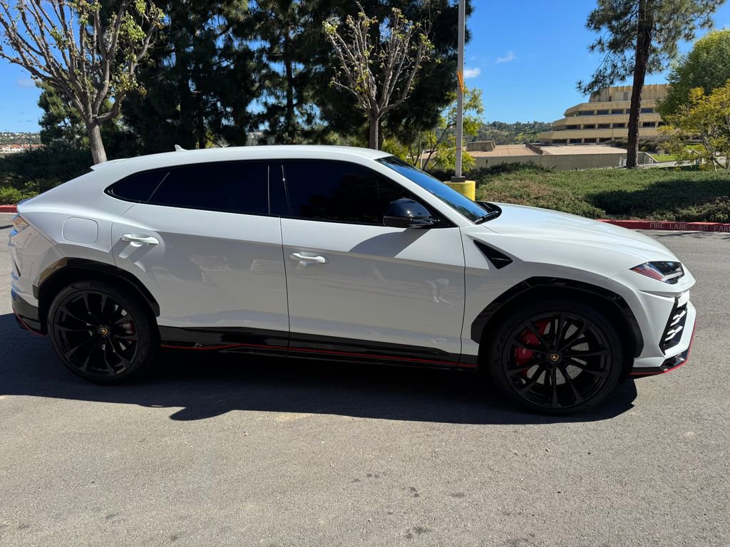 Used 2021 Lamborghini Urus image 1