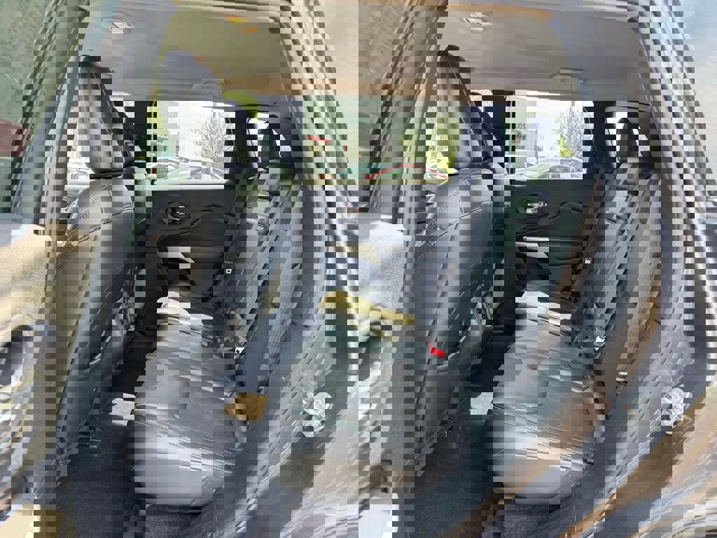 Used 2018 Jeep Cherokee Latitude Plus image 15