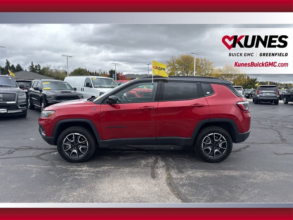 Used 2025 Jeep Compass Trailhawk image 9