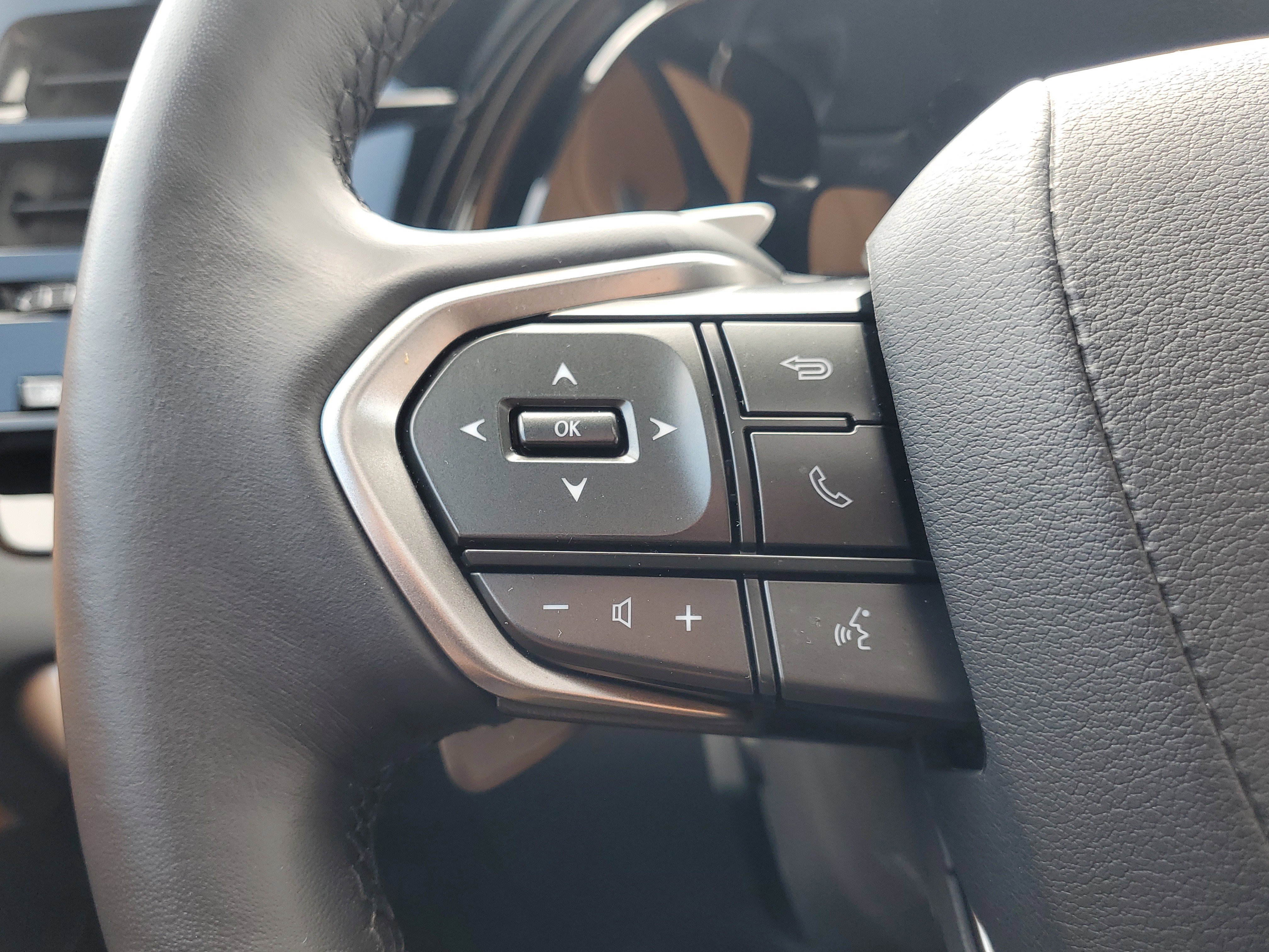 Used 2025 Lexus RX 350 Premium Plus w/ Accessory Package (Z1) FWD image 22