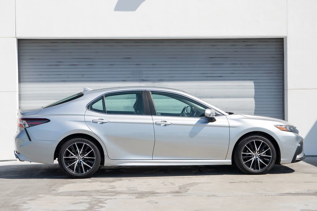 Used 2024 Toyota Camry SE FWD image 4