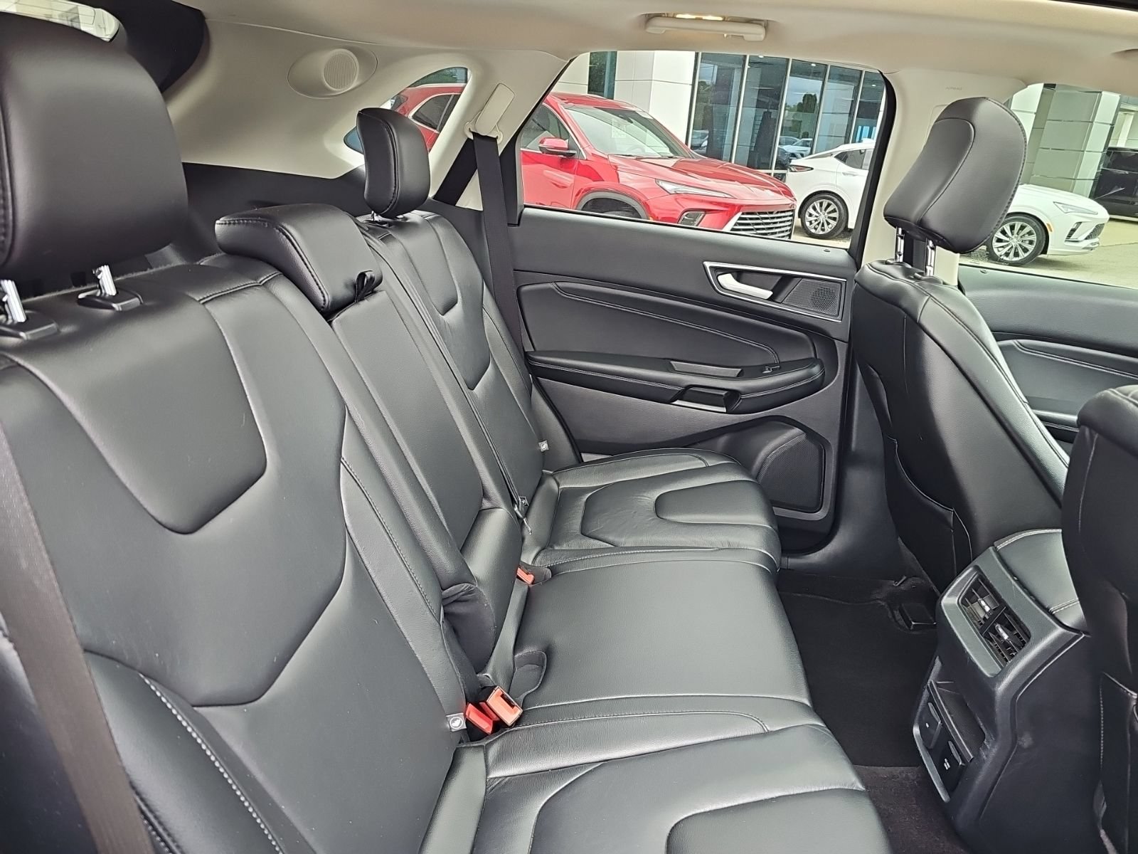 Used 2020 Ford Edge Titanium w/ Class II Trailer Tow Package AWD/4WD image 23