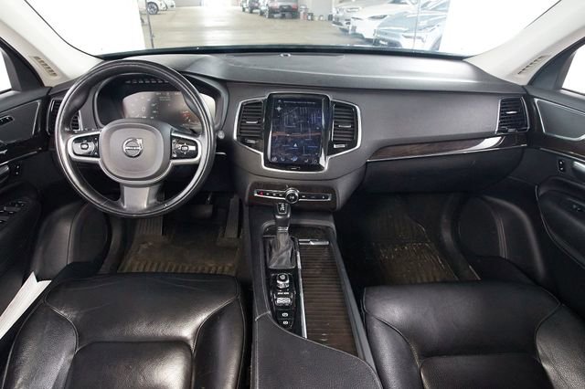 Used 2018 Volvo XC90 T6 Momentum w/ Convenience Package AWD/4WD image 7