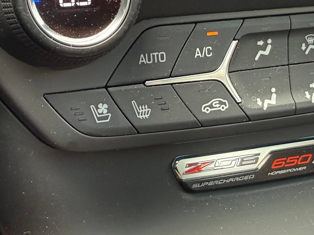 Used 2015 Chevrolet Corvette Z06 w/ 3LZ Preferred Equipment Group RWD image 20
