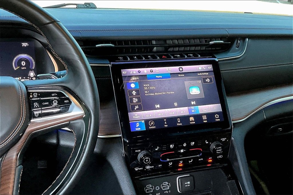 Certified 2023 Jeep Grand Cherokee L Summit w/ Luxury Tech Group V image 6