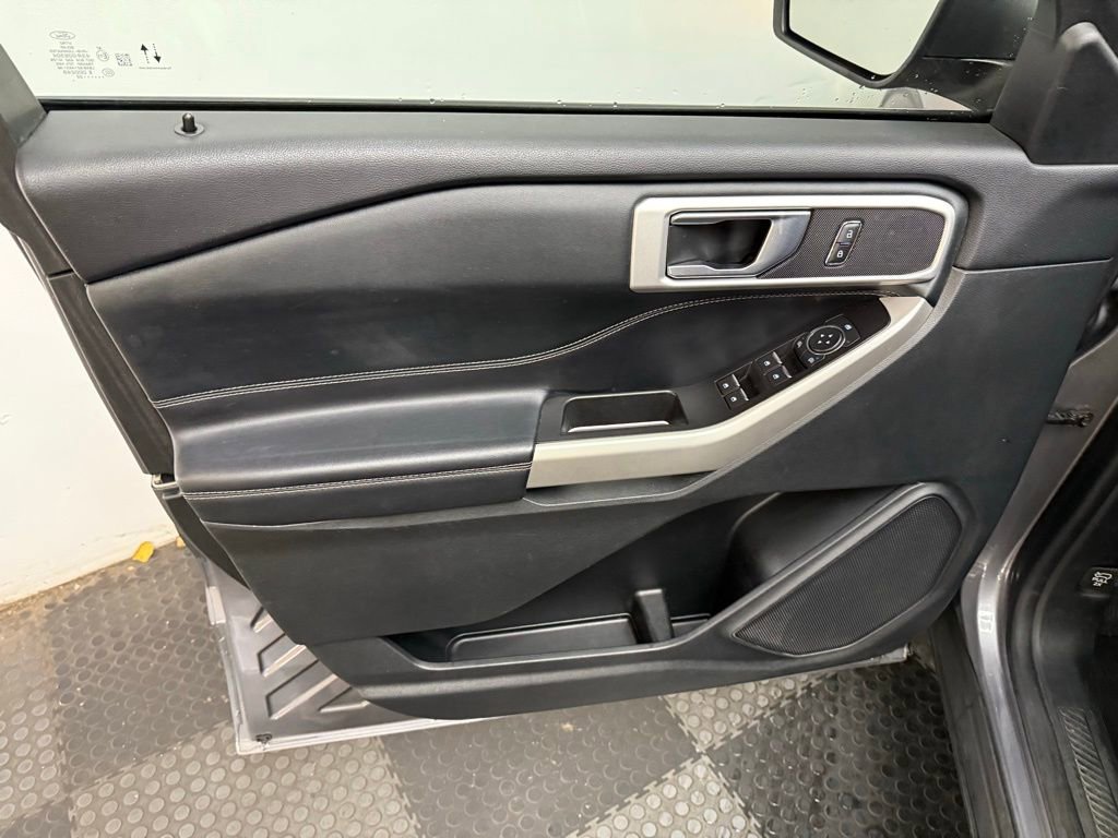 Certified 2022 Ford Explorer XLT w/ Equipment Group 202A image 21