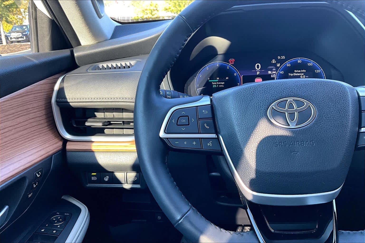 Used 2025 Toyota Grand Highlander AWD image 26