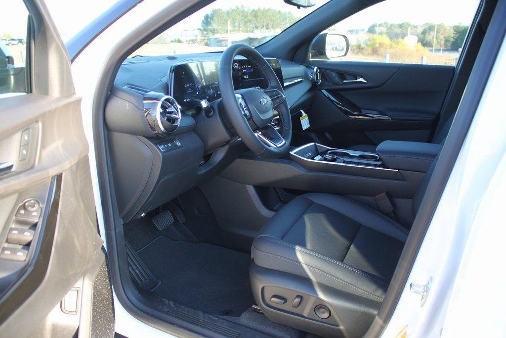 New 2026 Chevrolet Equinox LT w/ Convenience Package II image 11