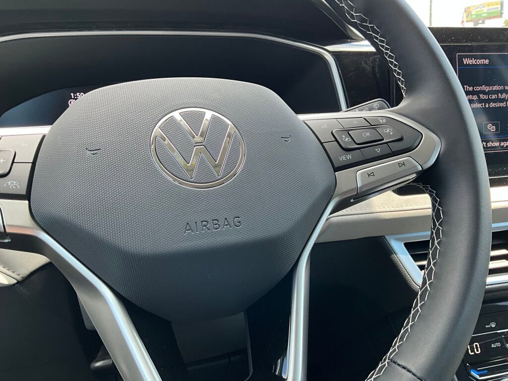 New 2025 Volkswagen Taos SE image 21