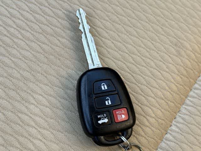 Used 2018 Toyota Corolla LE FWD image 30