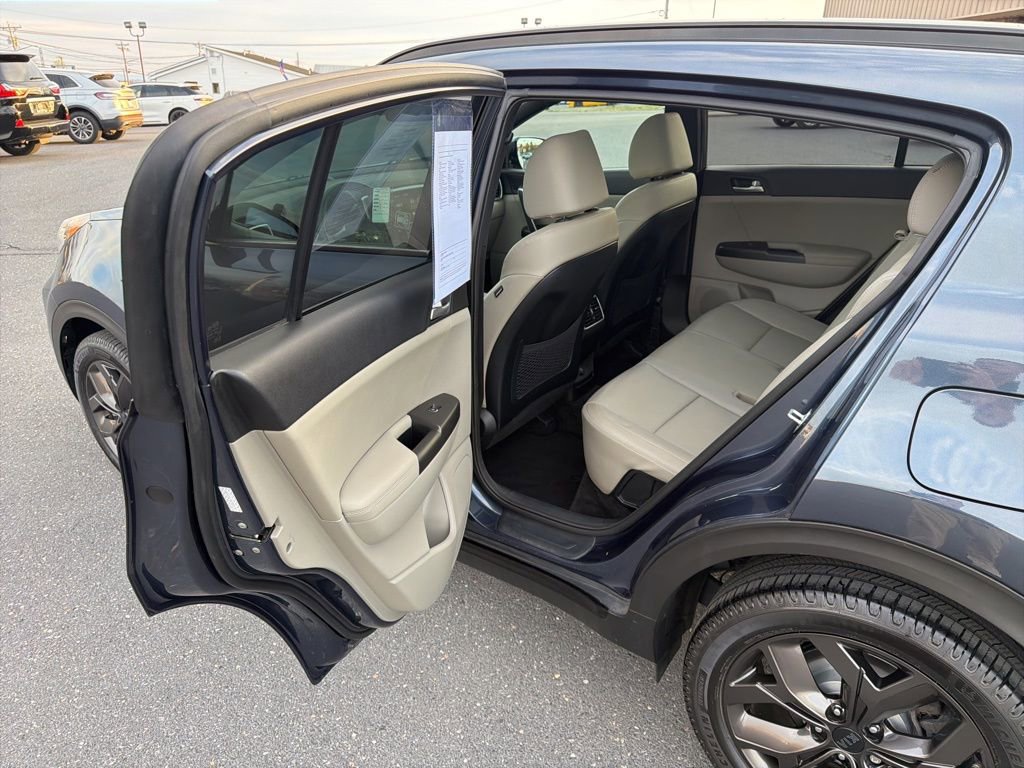 Used 2022 Kia Sportage Nightfall Edition image 16
