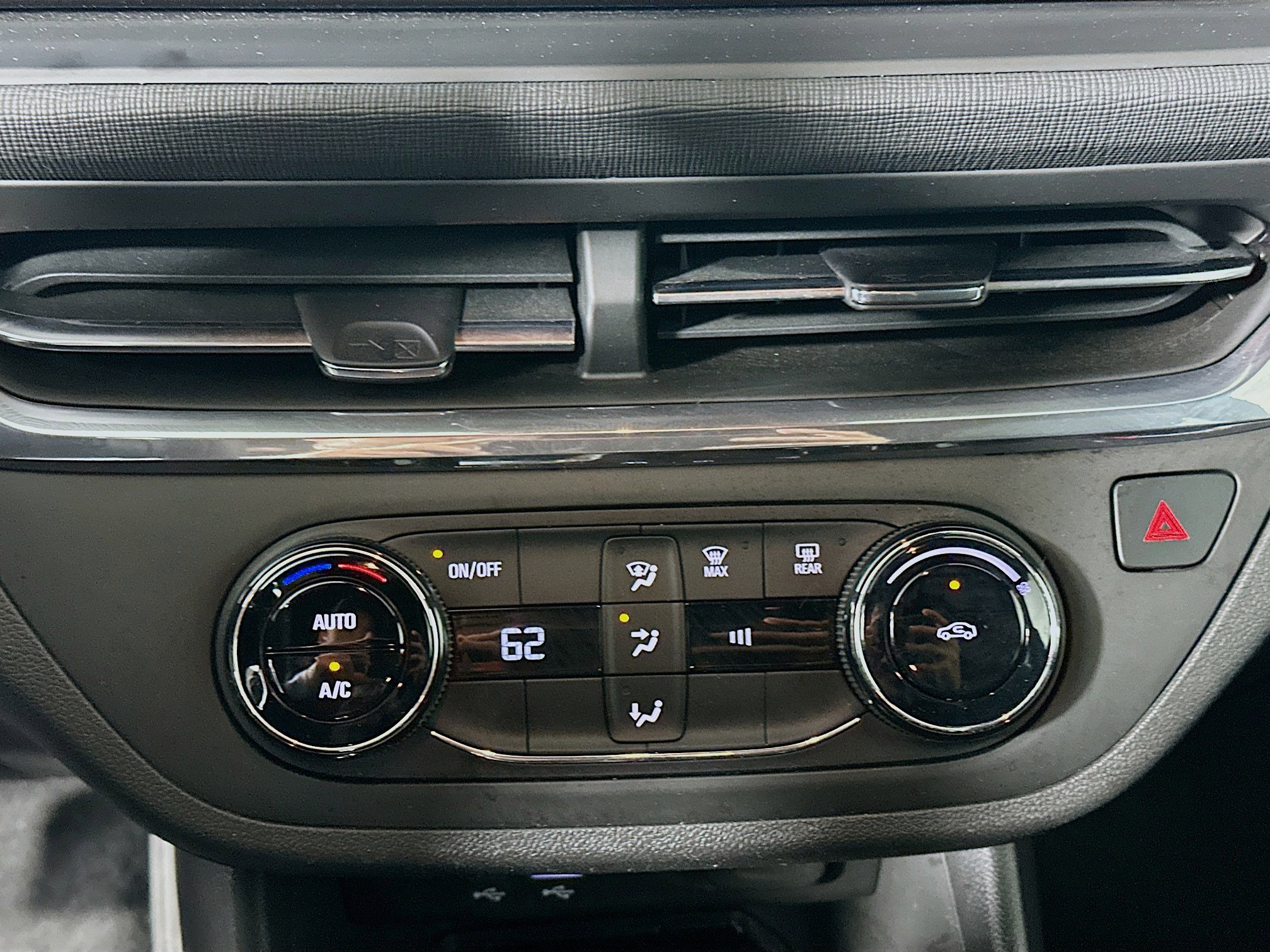 Used 2025 Buick Envista Preferred FWD image 23