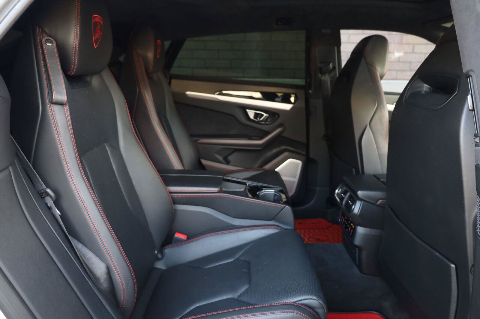 Used 2019 Lamborghini Urus AWD/4WD image 32