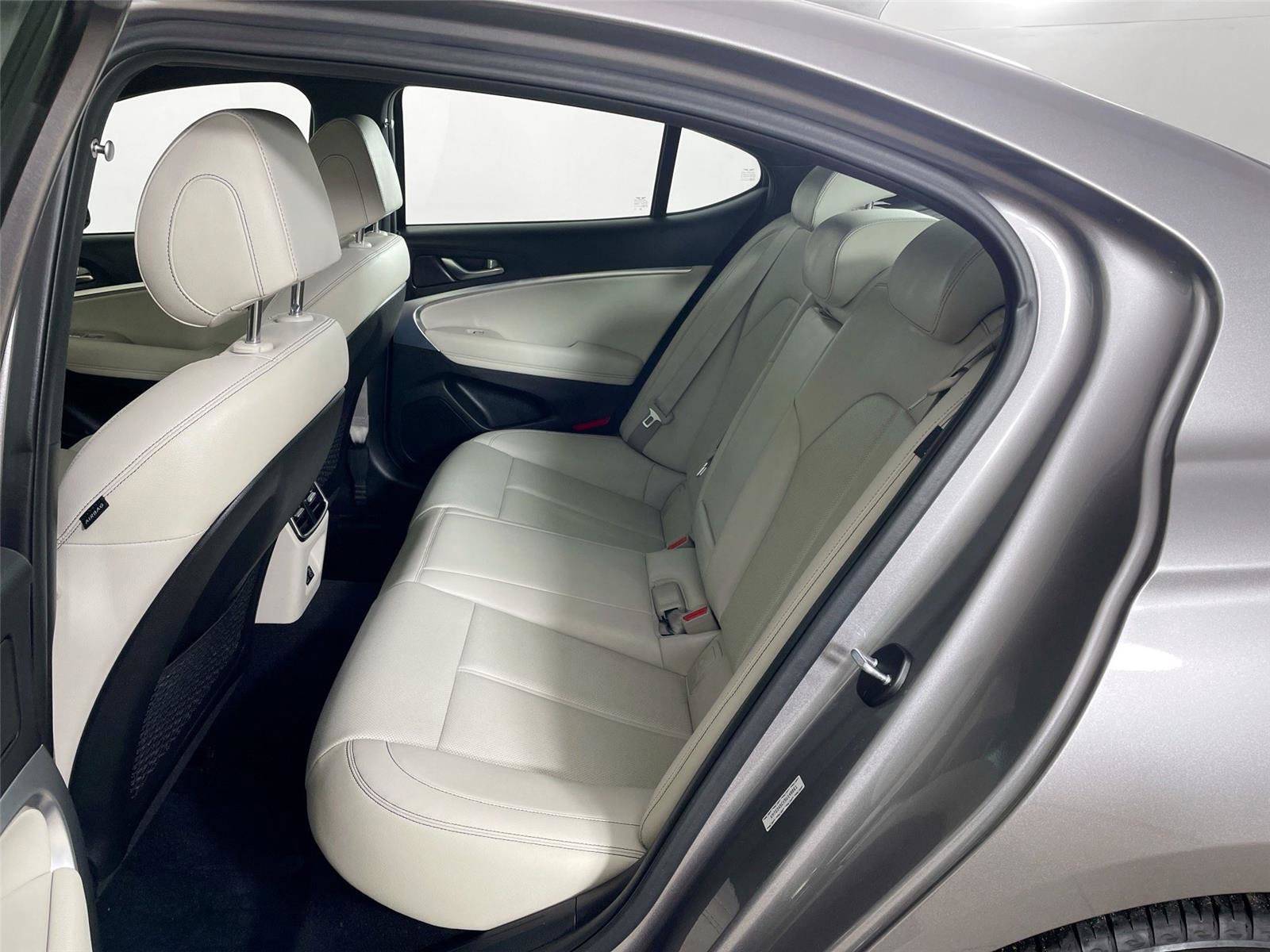 Used 2025 Genesis G70 2.5T image 22