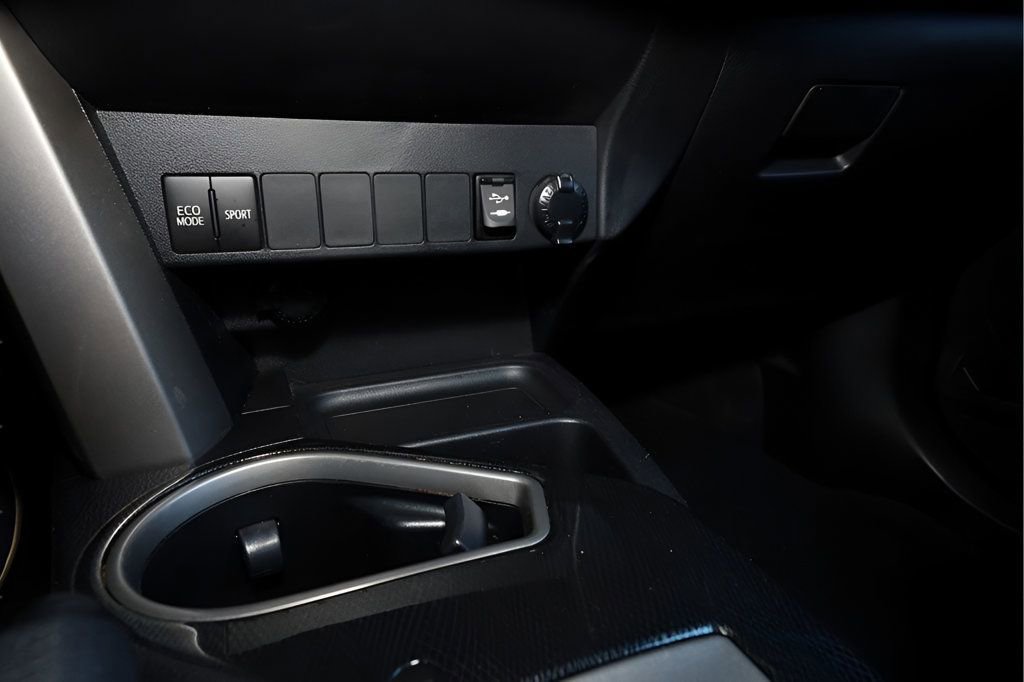 Used 2018 Toyota RAV4 Adventure image 29