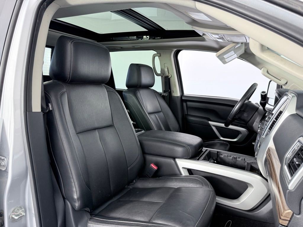 Used 2020 Nissan Titan SL w/ Moonroof Package image 12