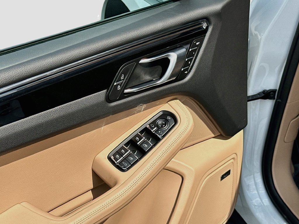 New 2026 Porsche Macan AWD/4WD image 20