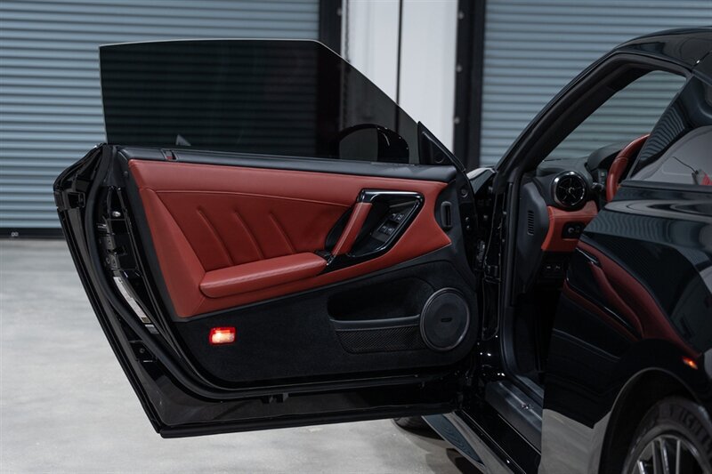Used 2021 Nissan GT-R Premium AWD/4WD image 23