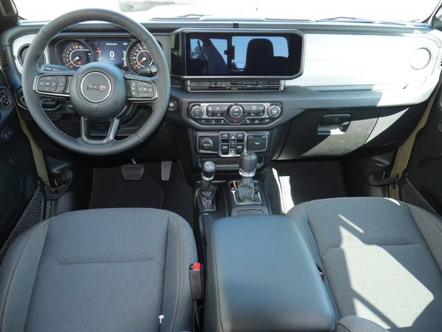 Used 2025 Jeep Gladiator Sport AWD/4WD image 3