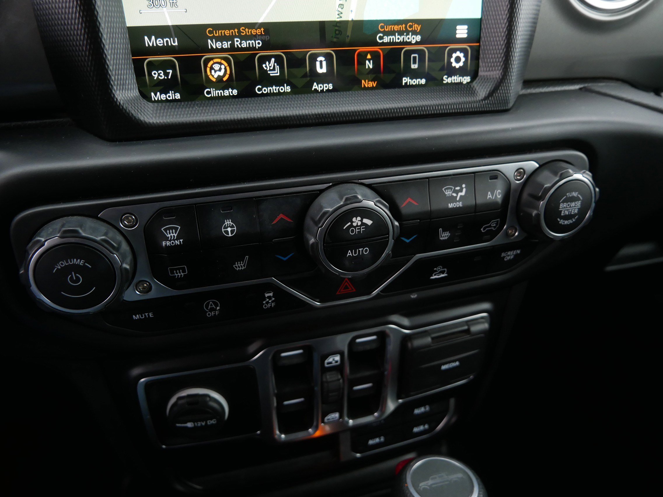 Used 2022 Jeep Gladiator Overland w/ Cold Weather Group image 31