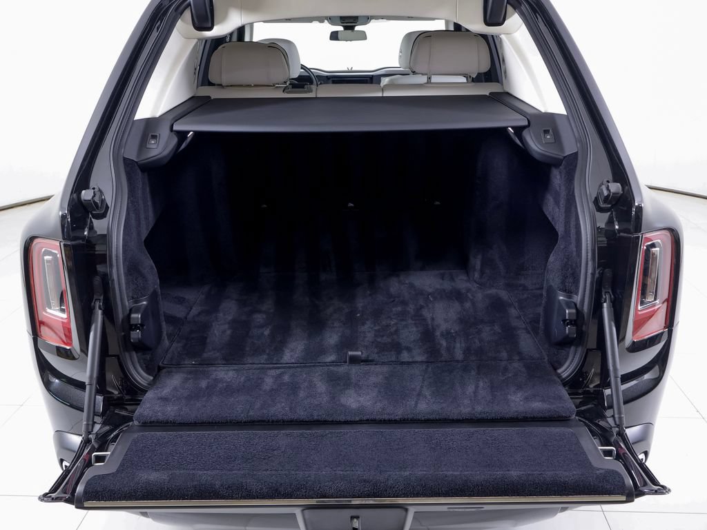 Used 2023 Rolls-Royce Cullinan w/ Technology Package AWD/4WD image 24