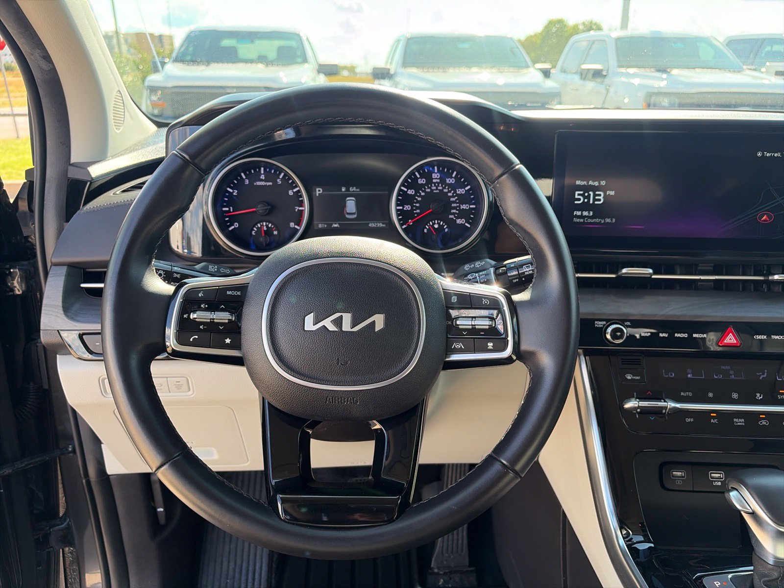 Used 2024 Kia Carnival EX FWD image 18
