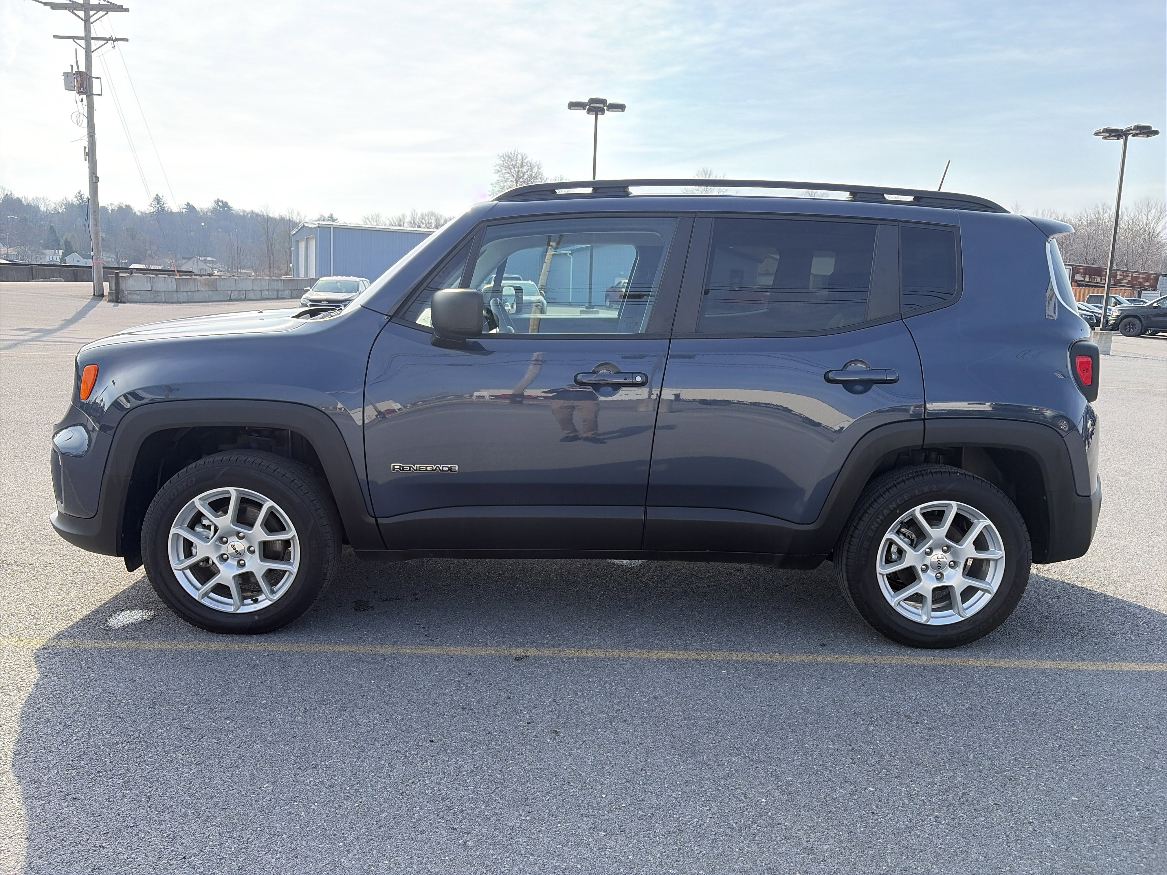 Used 2022 Jeep Renegade Latitude AWD/4WD image 7