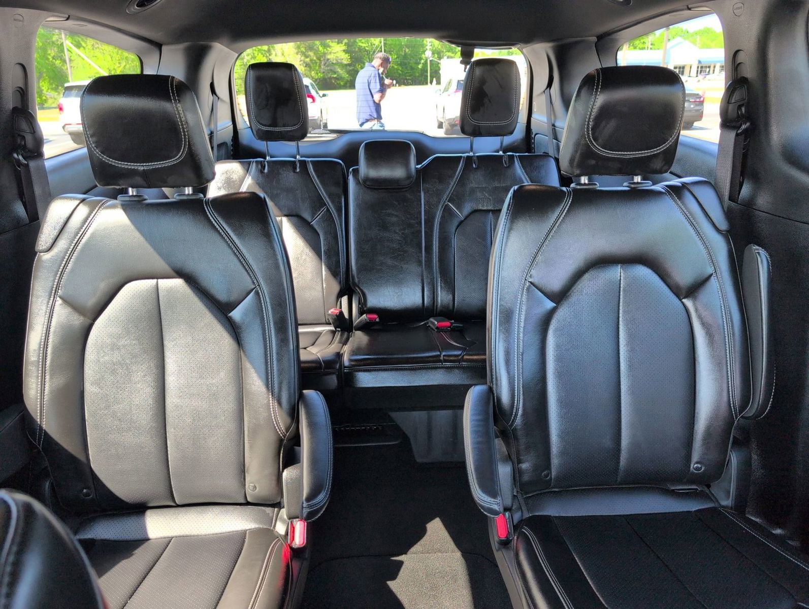 Used 2025 Chrysler Pacifica Select image 29