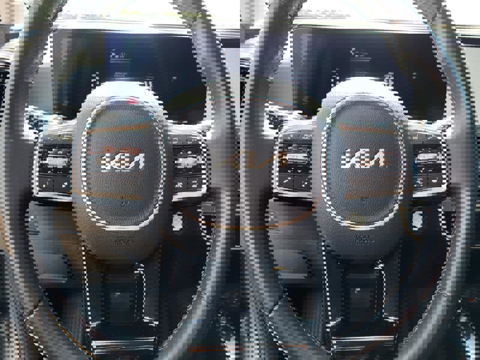 Used 2024 Kia Sorento S w/ Panoramic Sunroof Package image 18