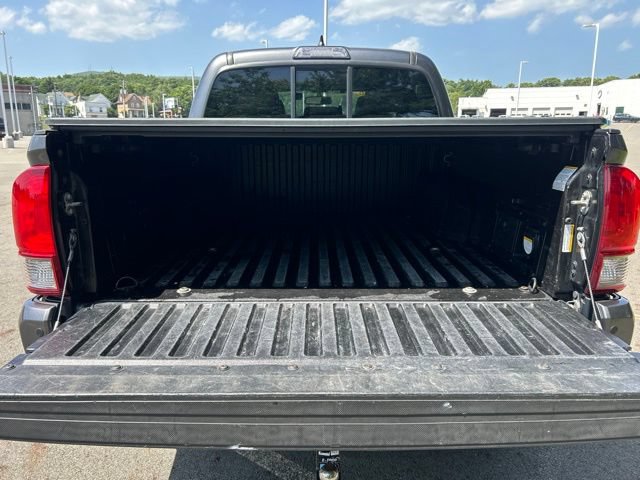 Used 2016 Toyota Tacoma TRD Off-Road w/ Premium & Technology Package AWD/4WD image 32