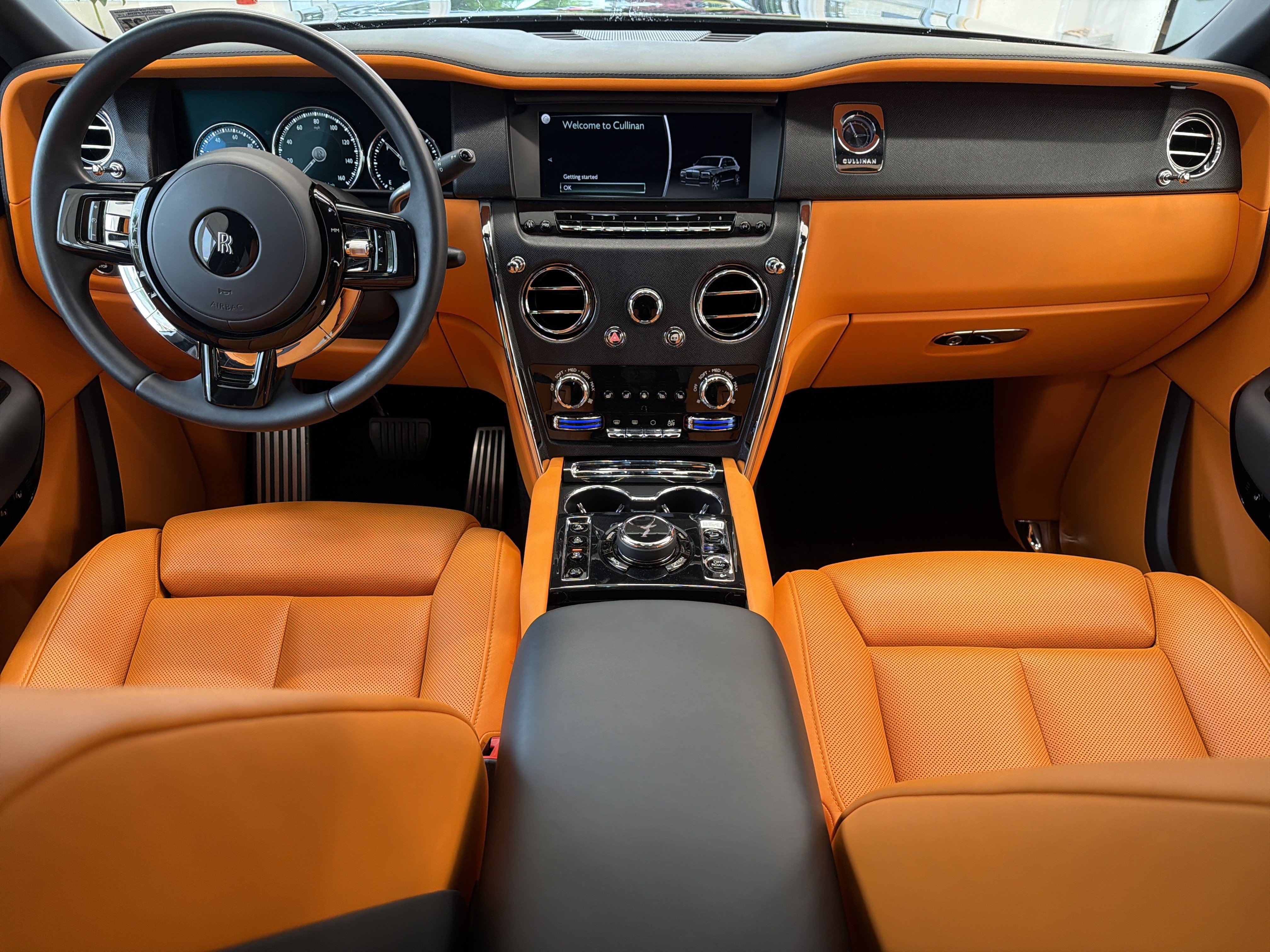 Certified 2022 Rolls-Royce Cullinan AWD/4WD image 4
