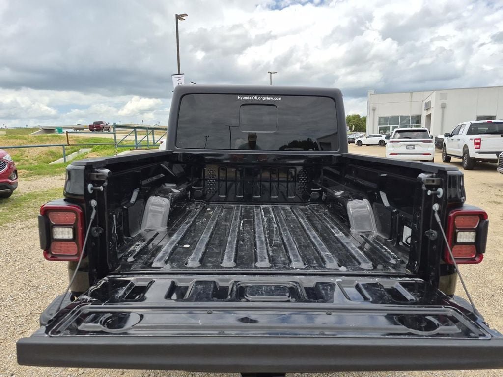 Used 2024 Jeep Gladiator Mojave w/ Safety Group AWD/4WD image 9