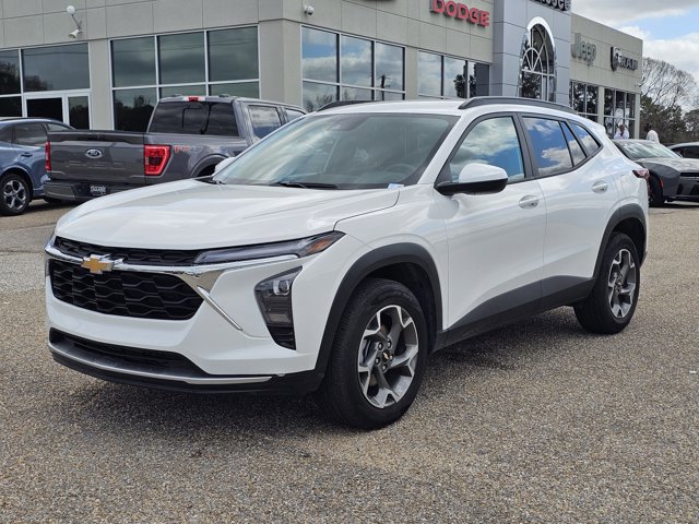 Used 2025 Chevrolet Trax LT w/ LT Convenience Package FWD image 2