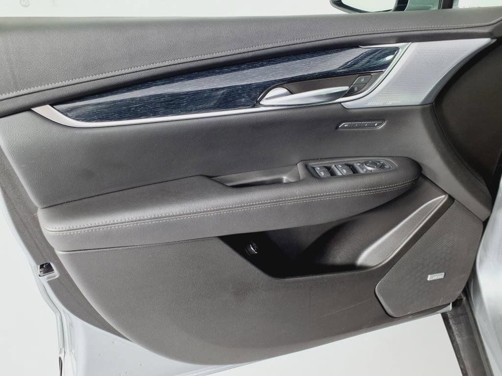Certified 2025 Cadillac XT5 Premium Luxury AWD/4WD image 8