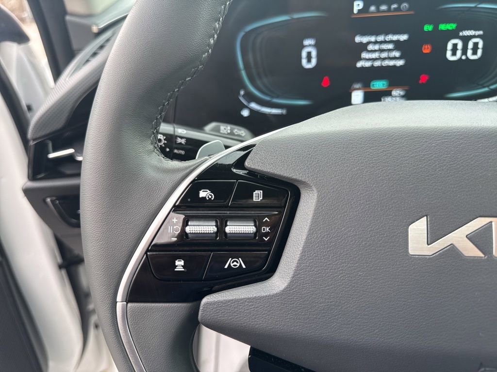 Used 2023 Kia Niro EX image 16