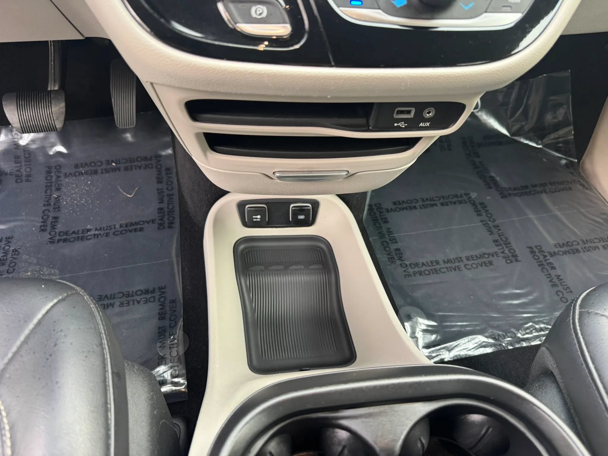 Used 2020 Chrysler Voyager Lxi FWD image 17