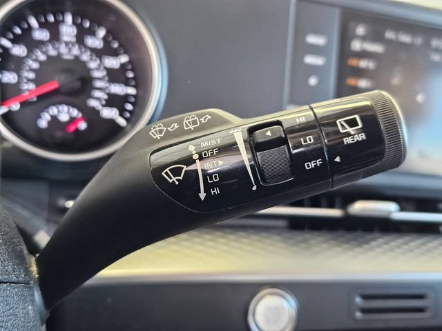Used 2022 Kia Carnival LX FWD image 12