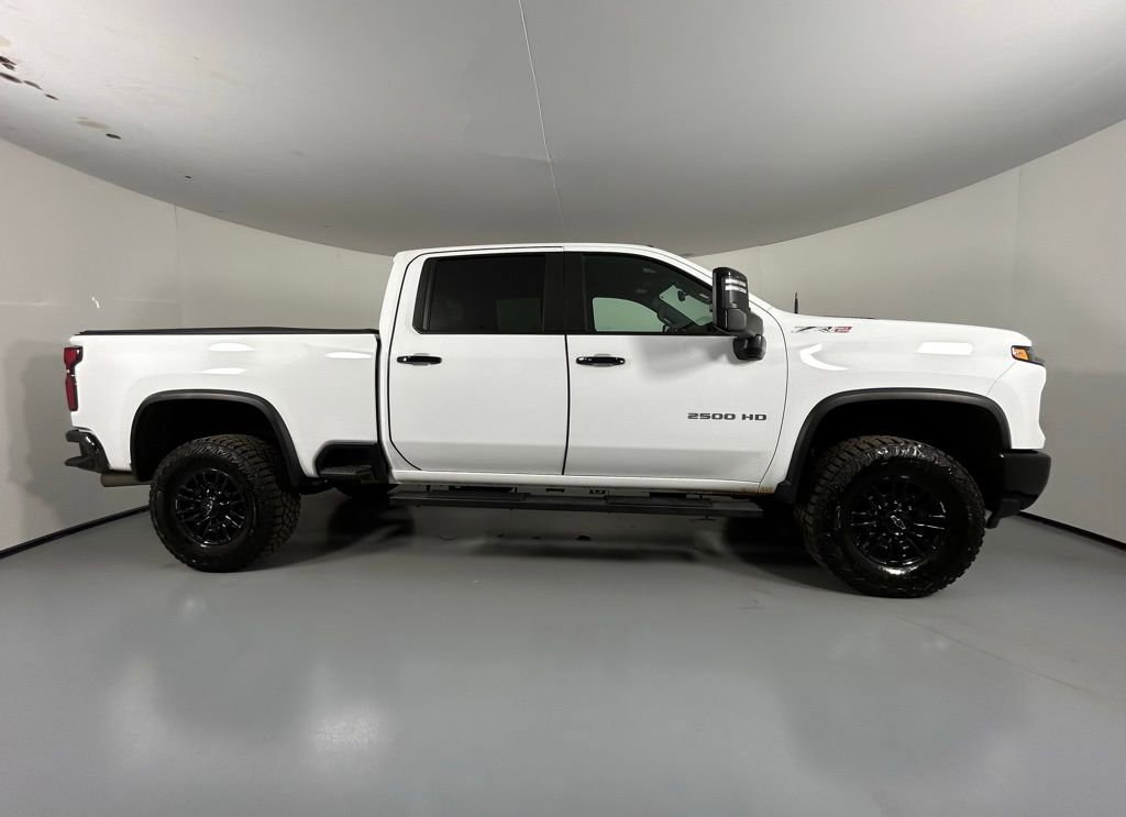 Used 2024 Chevrolet Silverado 2500 ZR2 w/ Technology Package AWD/4WD image 8