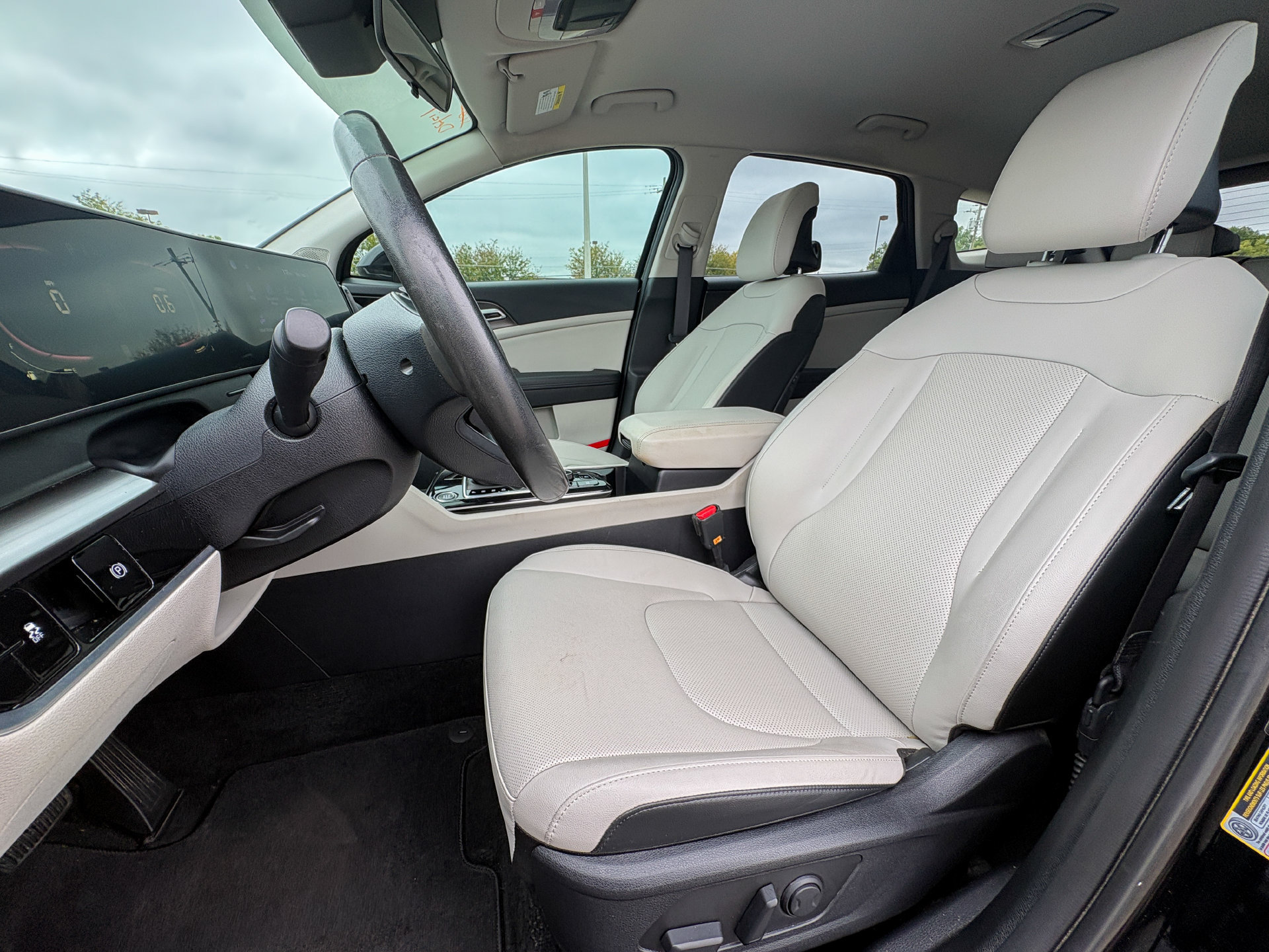 Used 2024 Kia Sportage EX FWD image 23