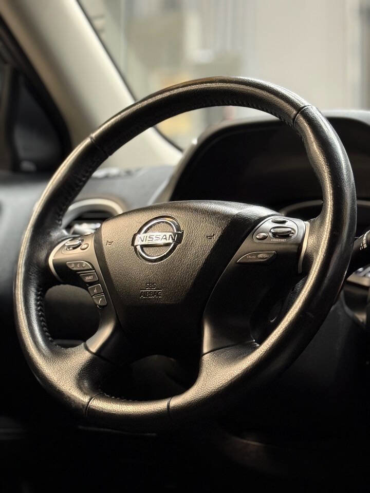 Used 2019 Nissan Pathfinder SV image 17