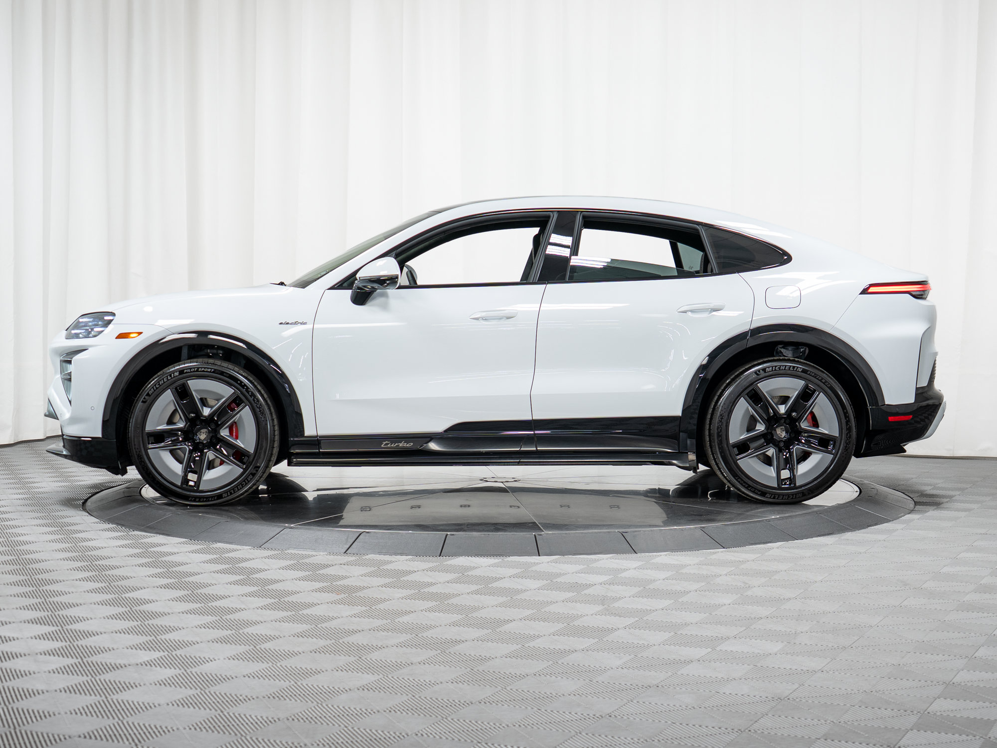 New 2026 Porsche Cayenne Turbo AWD/4WD image 47