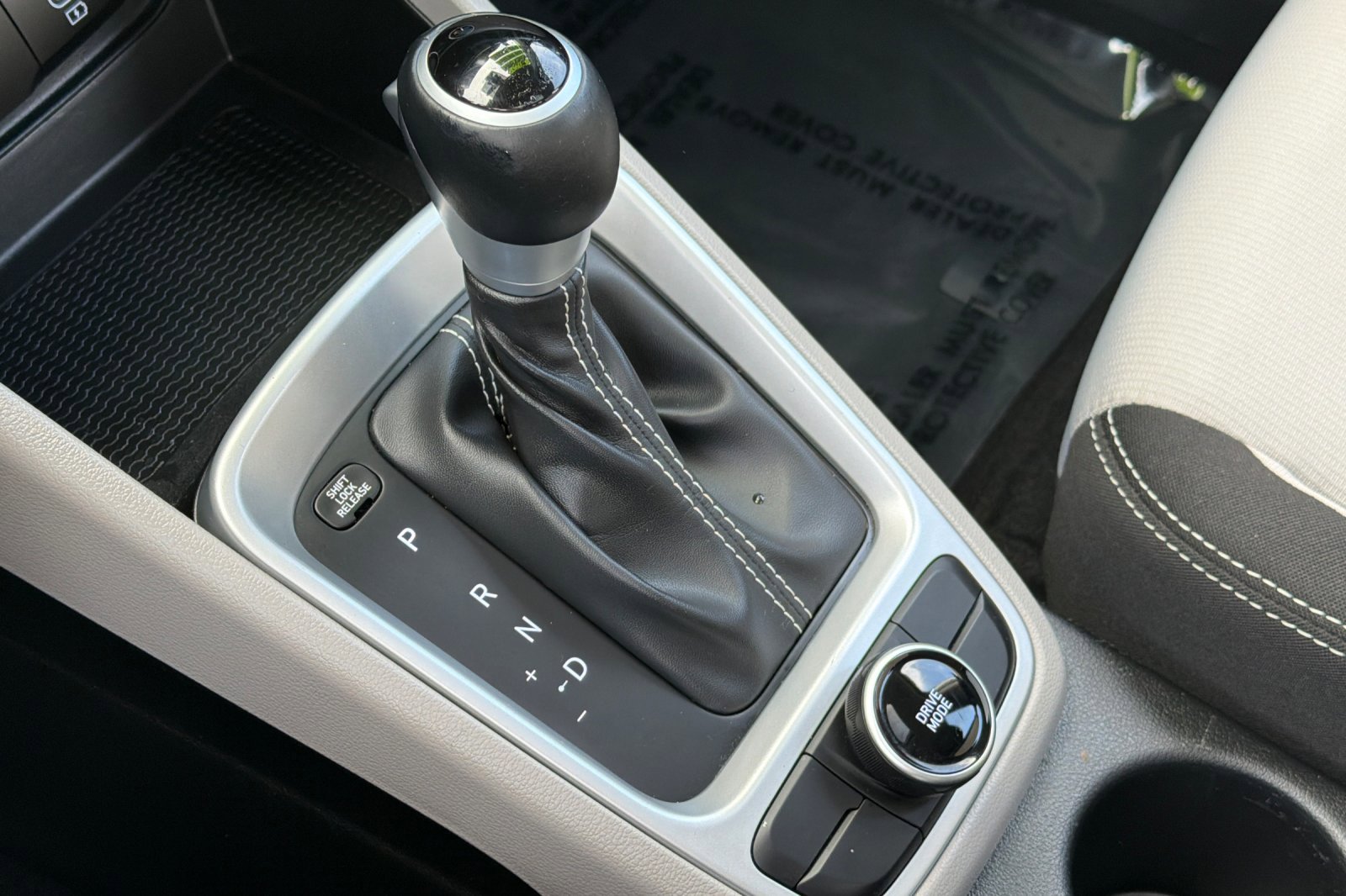 Used 2025 Hyundai Venue SEL image 20